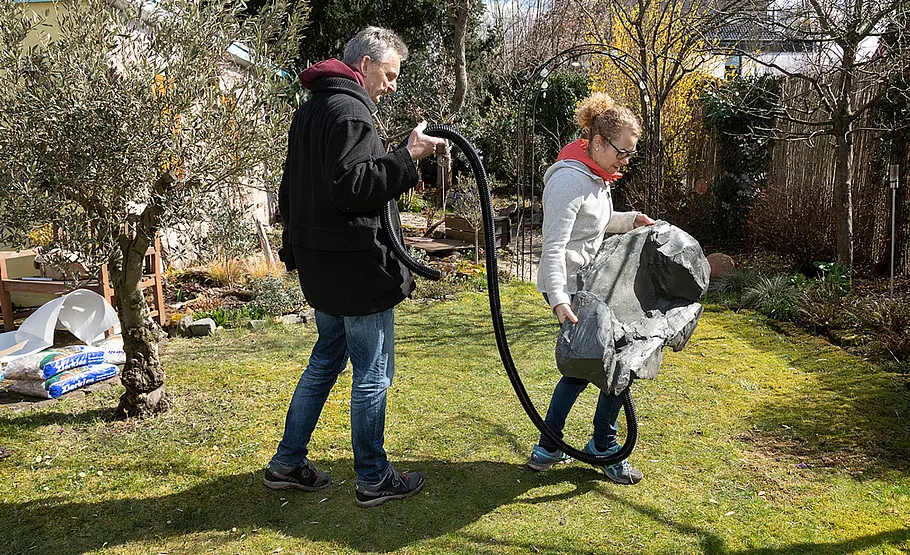 Bachlauf-Pumpe anschließen