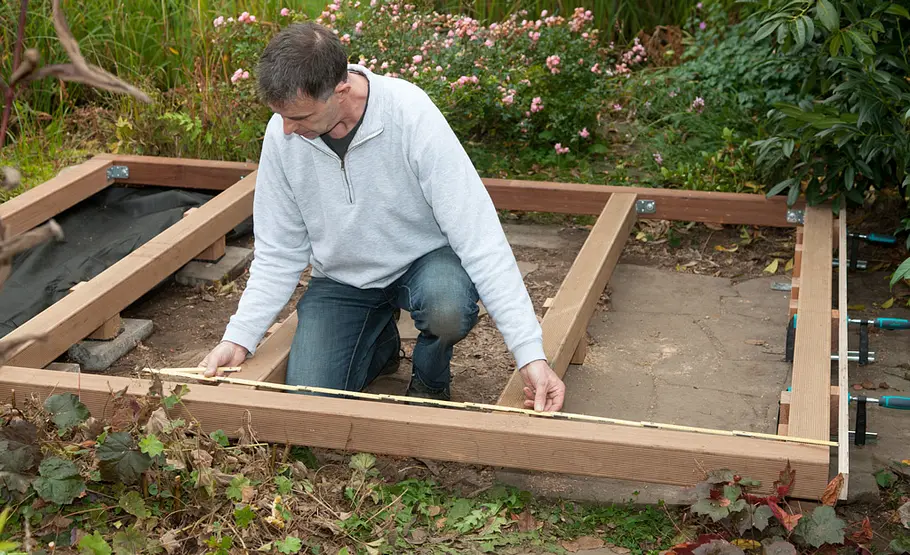 Sonnendeck am Gartenteich