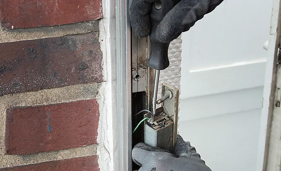Haustür aus Aluminium einbauen