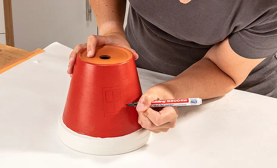 Leuchtturm aus Tontöpfen