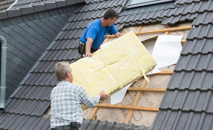 Velux Dachfenster mit Verdunkelungsrollo einbauen