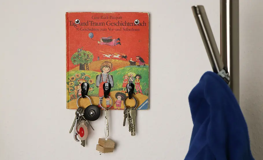 Schlüsselbrett aus Kinderbuch selber bauen