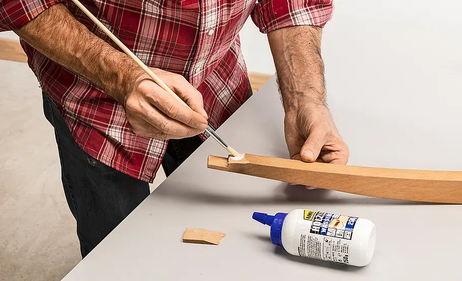 Holzstuhl reparieren