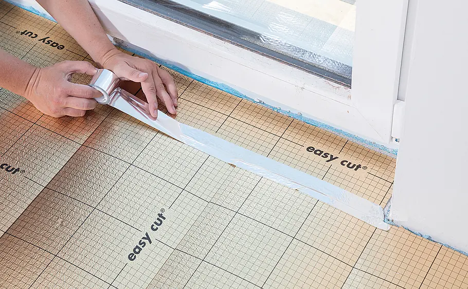 Elastischen Bodenbelag aus Vinyl verlegen