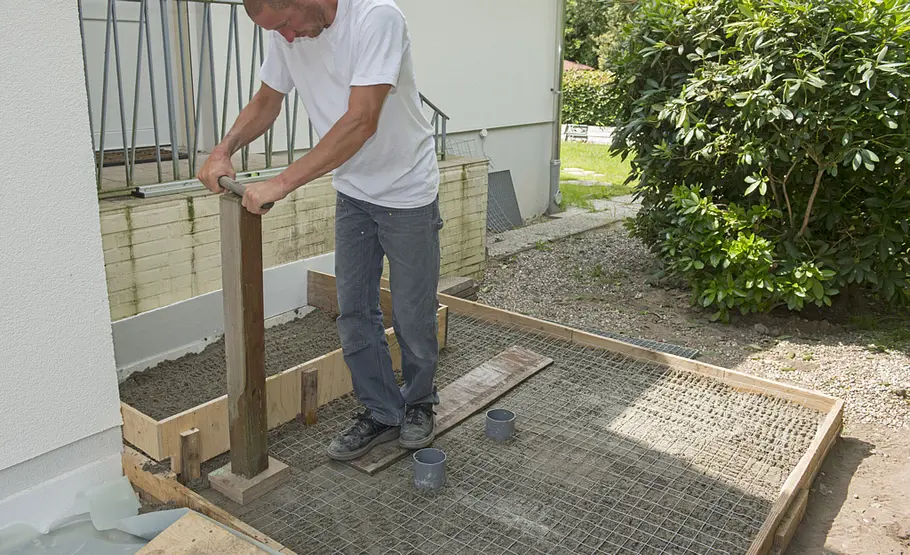 Treppe vor der Haustür betonieren