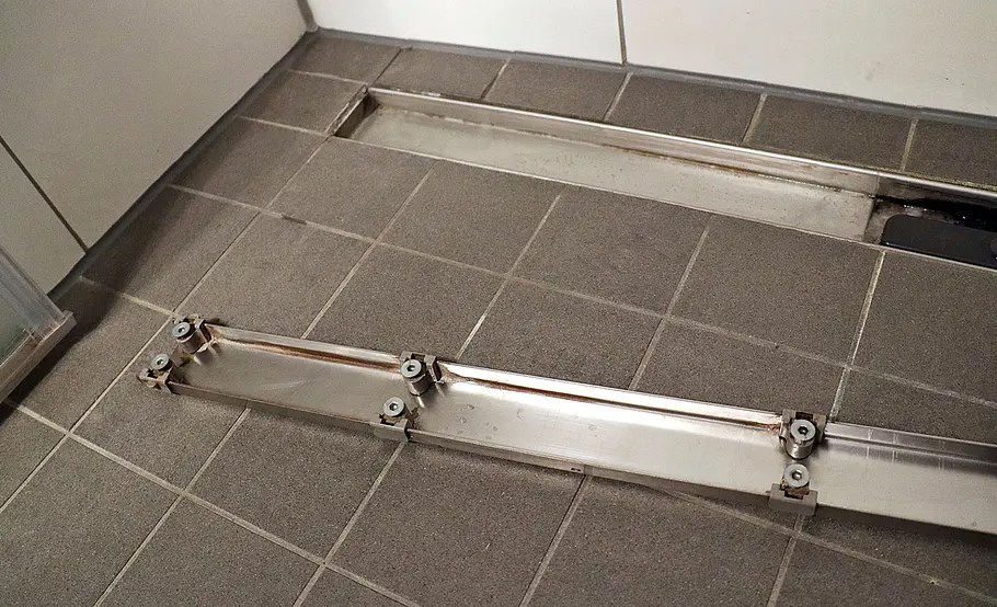 Duschabfluss reinigen