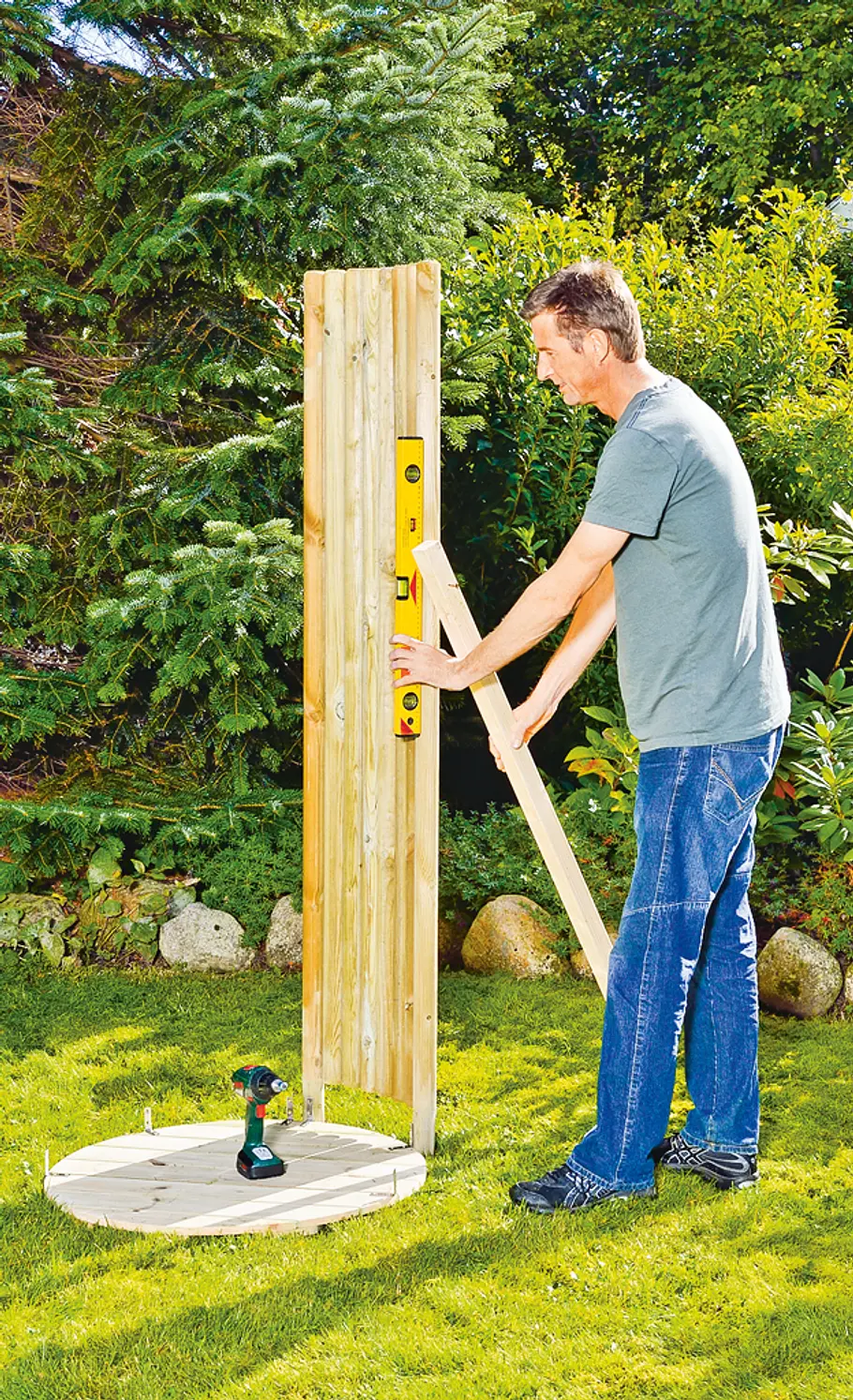 Mobile Gartenbrause mit Sichtschutz bauen