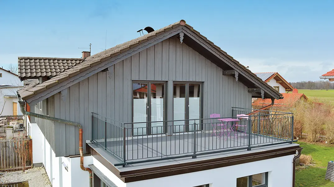 Balkonbodenplatte aus Aluminium verlegen - Foto: sidm / TD Balkonbodenplatte aus Aluminium verlegen - Foto: sidm / TD