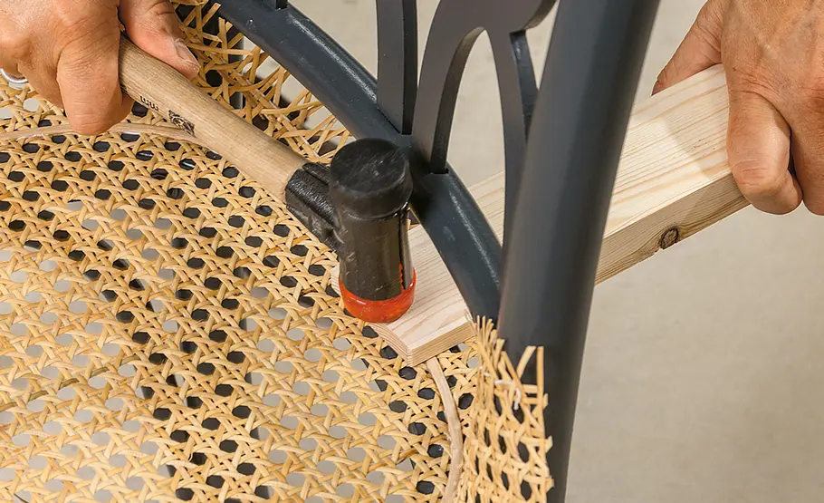 Stuhlgeflecht reparieren