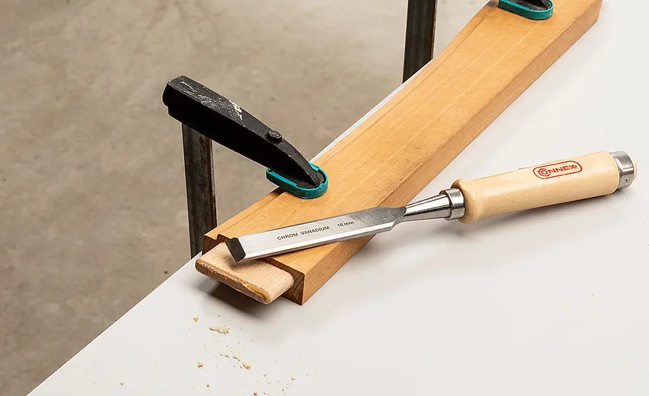 Holzstuhl reparieren