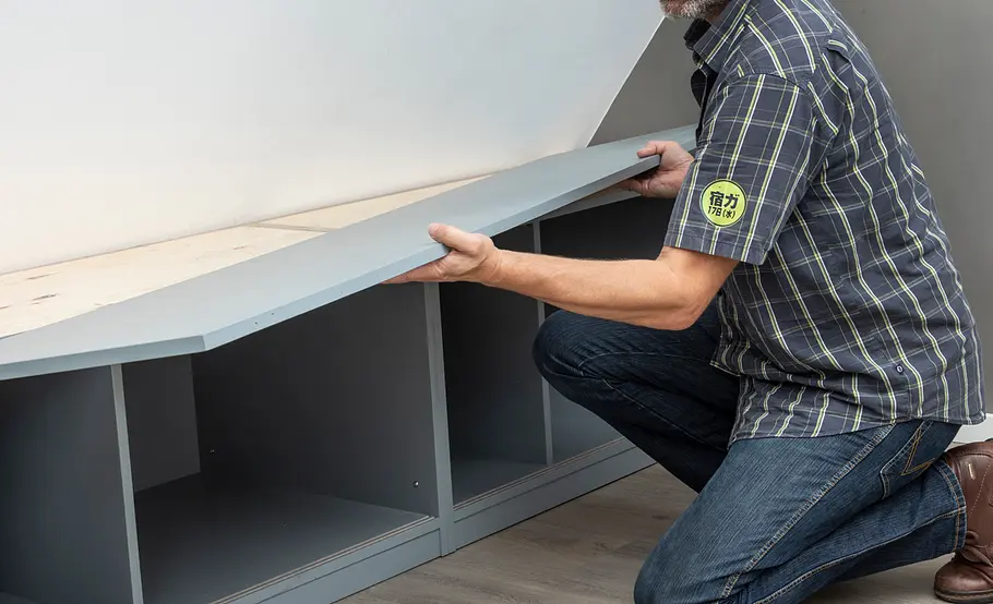 Dachschrägenschrank: Einbau