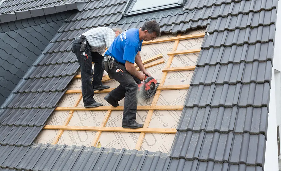 Velux Dachfenster mit Verdunkelungsrollo einbauen