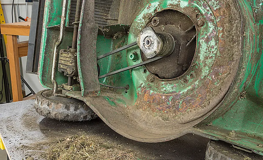 Rasenmäher Reparatur: Mäher reinigen