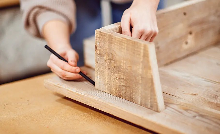Anleitung: Gewürzregal aus Paletten-Holz bauen
