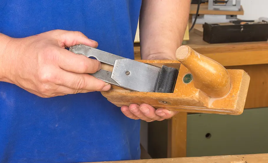 Hobel: Messer montieren