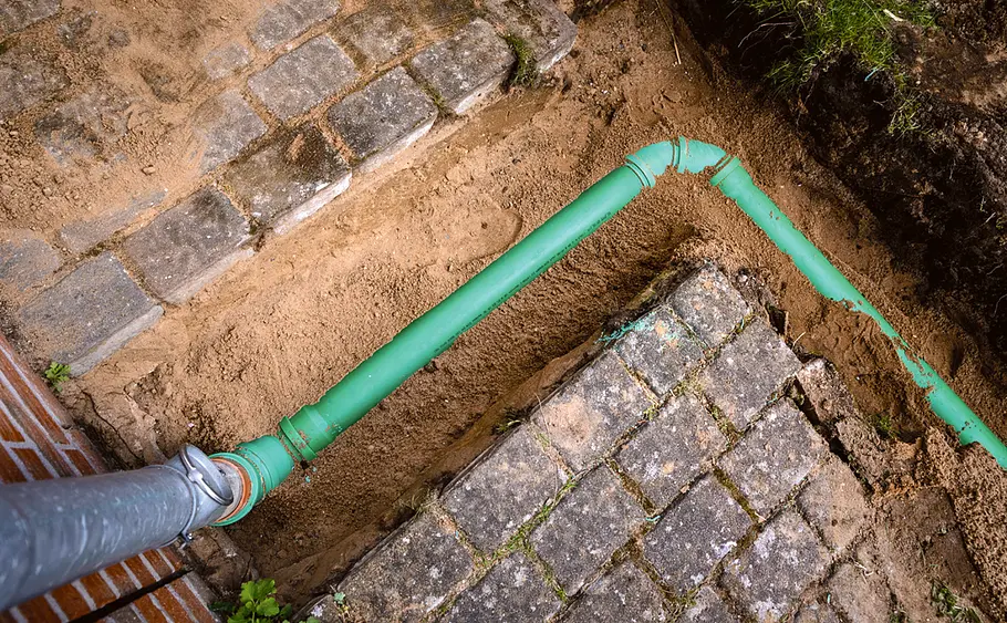 Regenwassertank im Garten vergraben
