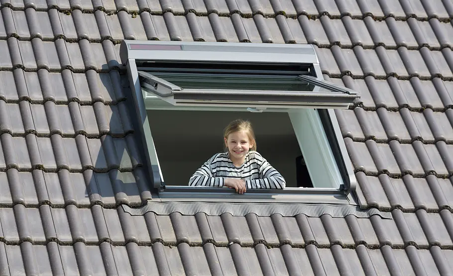 Velux Dachfenster mit Verdunkelungsrollo einbauen