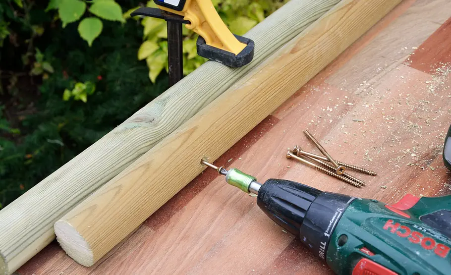 Holzverkleidung für Mülltonnen