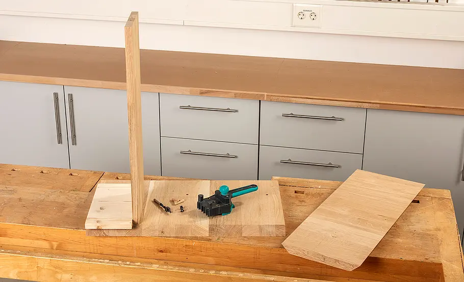 Wohnzimmertisch mit Schubladen