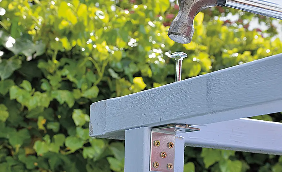 Wäsche aufhängen im Garten