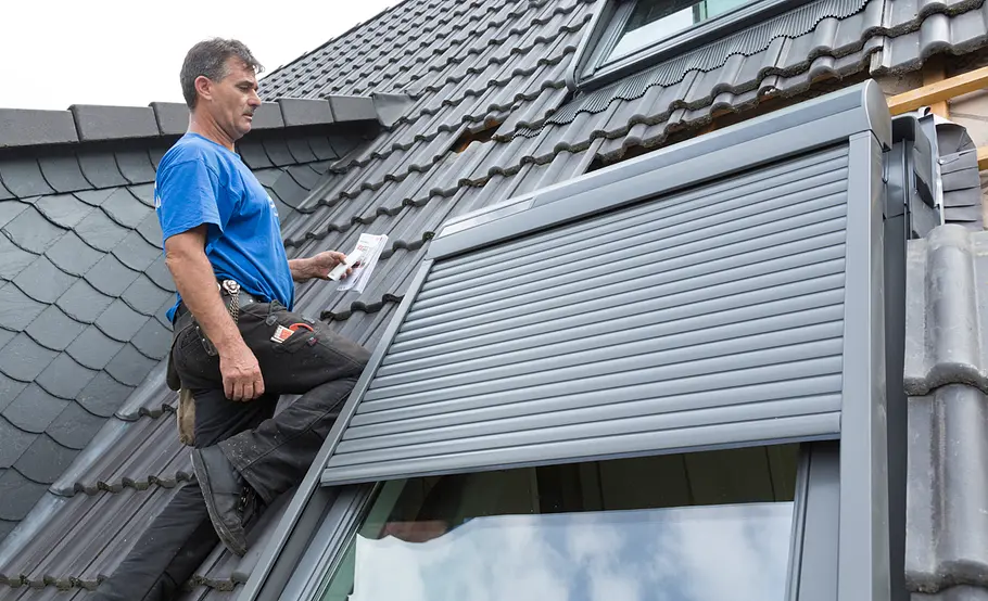 Velux Dachfenster mit Verdunkelungsrollo einbauen