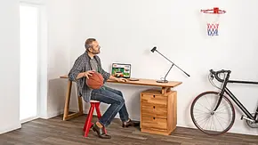Bürotisch aus Eichenholz bauen - Foto: sidm / MMM Bürotisch aus Eichenholz bauen - Foto: sidm / MMM