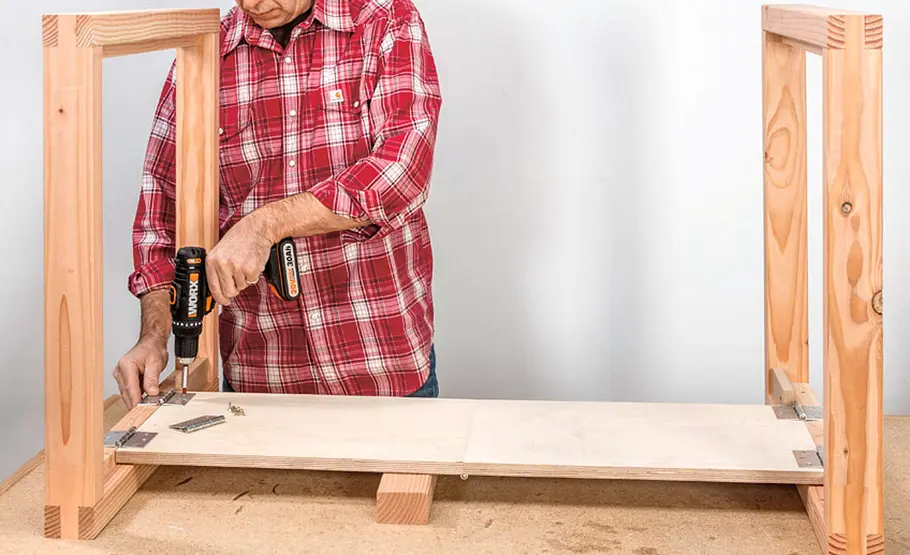 Platzsparender Werktisch zum Zusammenfalten