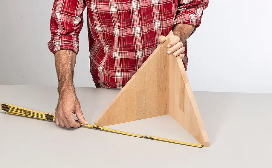 Kleines Regal für Ecke bauen