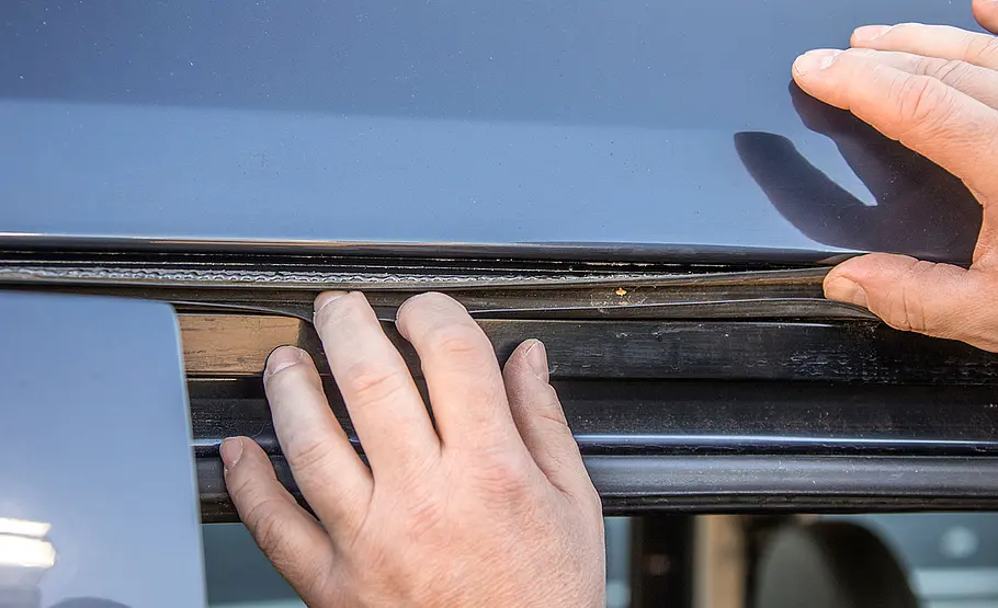 Gummidichtung an Autotür reparieren
