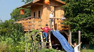 Kinder-Spielturm mit Rutsche selber bauen - Foto: sidm / MMM / CK