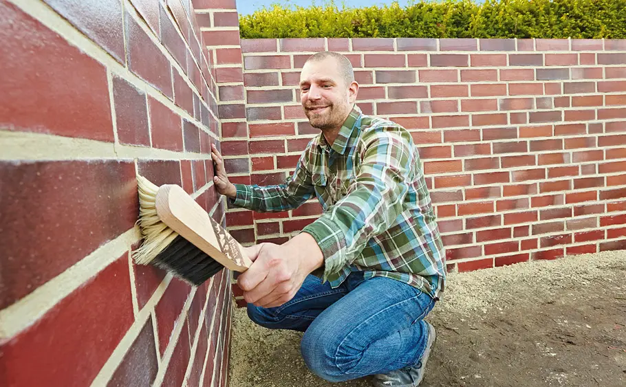 Steinmauer für den Garten aus Klinker