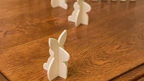 Hübsche Osterdeko mit der Laubsäge basteln - Foto: sidm / KEH, GB Hübsche Osterdeko mit der Laubsäge basteln - Foto: sidm / KEH, GB
