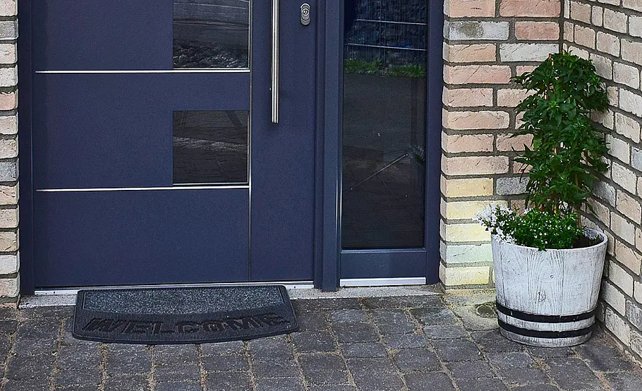 Schmutzfangmatte in Boden einlassen