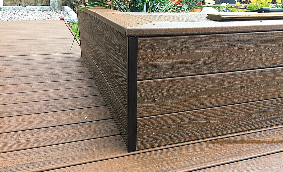 Kleines Hochbeet aus Terrassendielen bauen