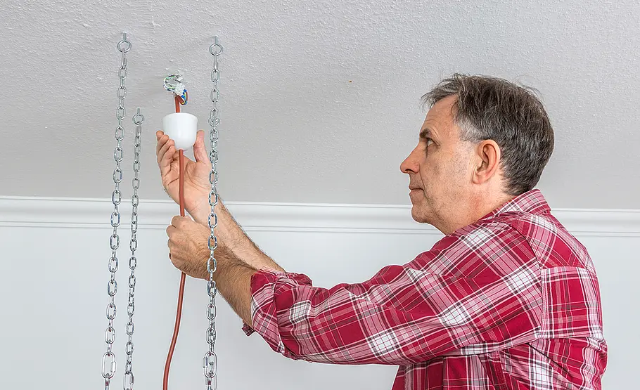 Deckenlampe aus Werkzeugkiste