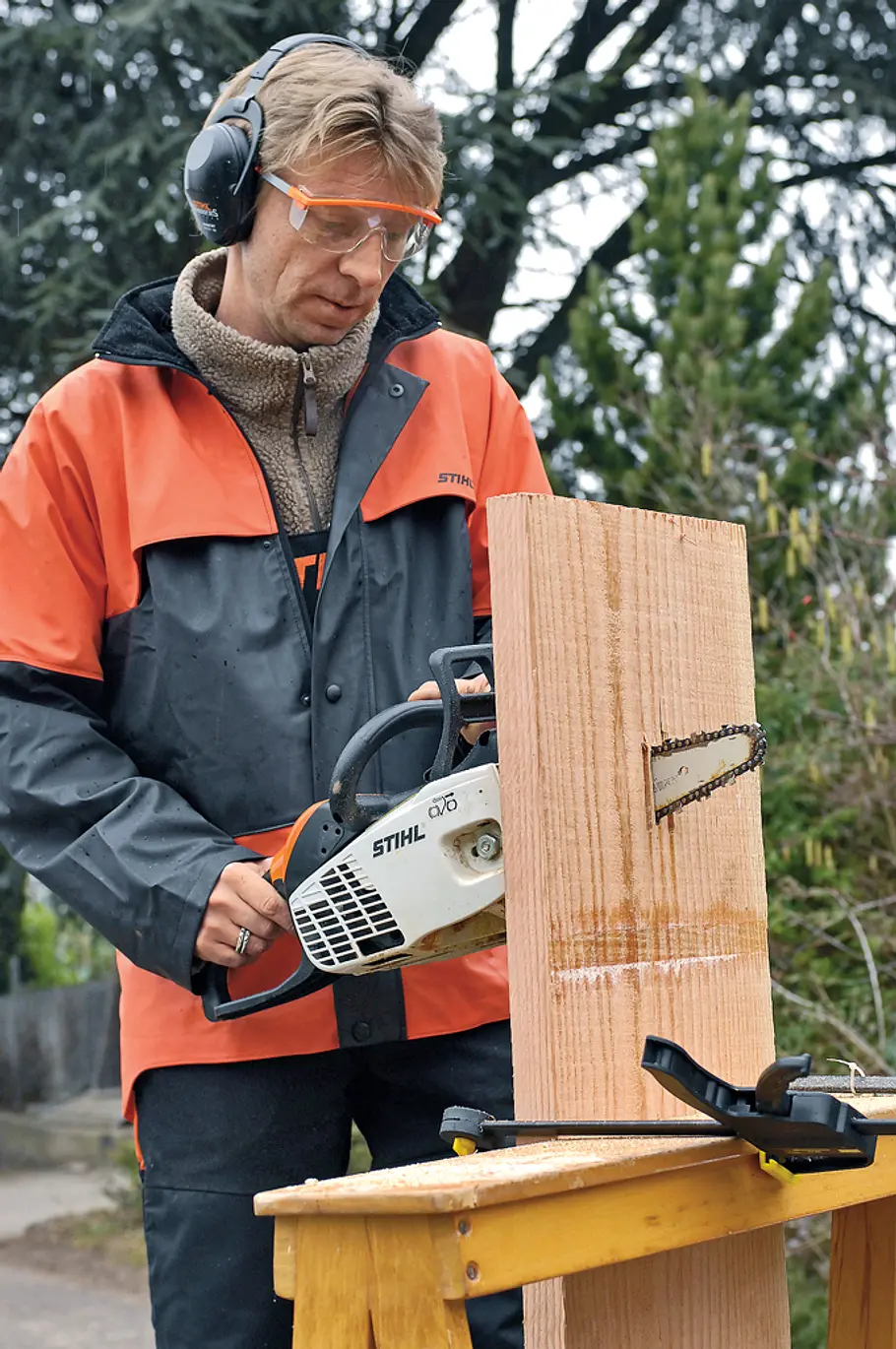 Carving: Bank schnitzen mit der Motorsäge