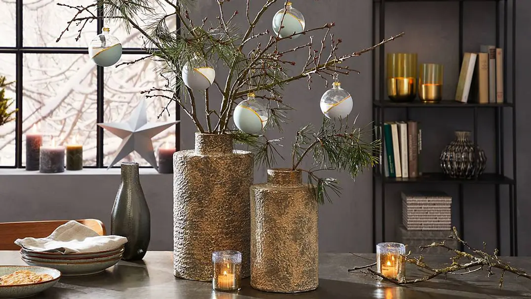 Christbaumkugeln bemalen - Foto: Hersteller / tesa Christbaumkugeln bemalen - Foto: Hersteller / tesa