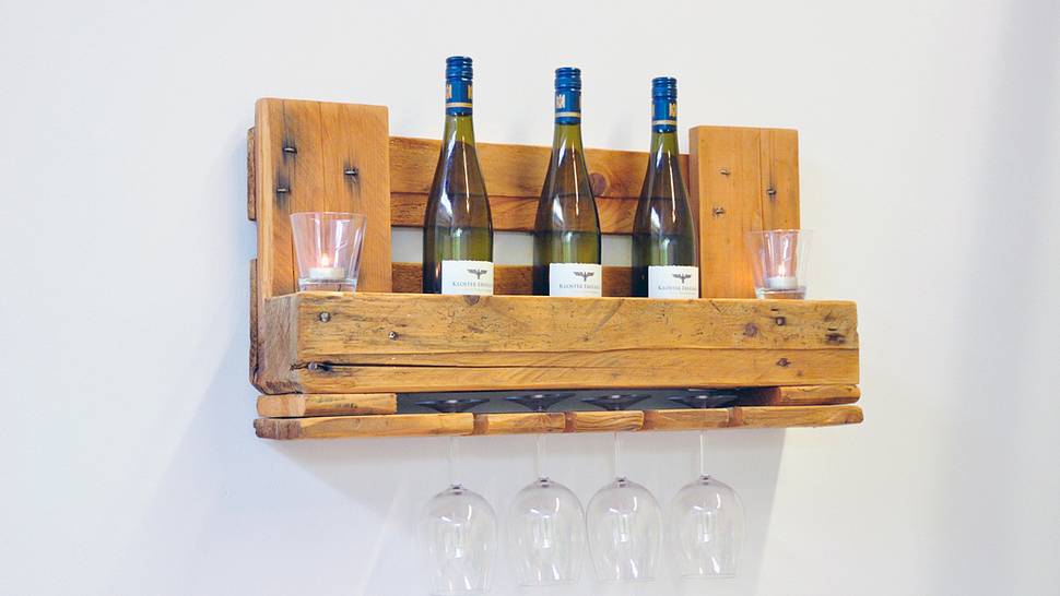 Paletten-Upcycling: Weinregal selber bauen - Foto: DIY Academy