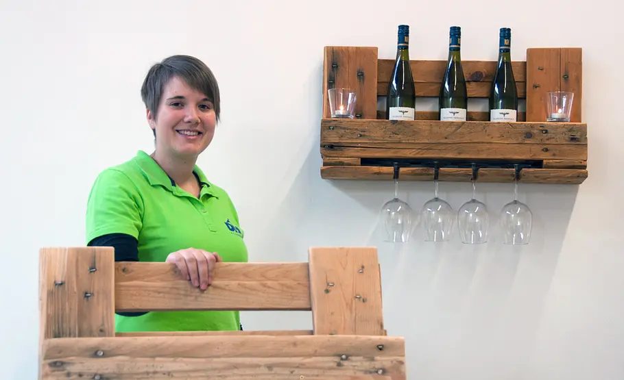 Paletten-Upcycling: Weinregal selber bauen