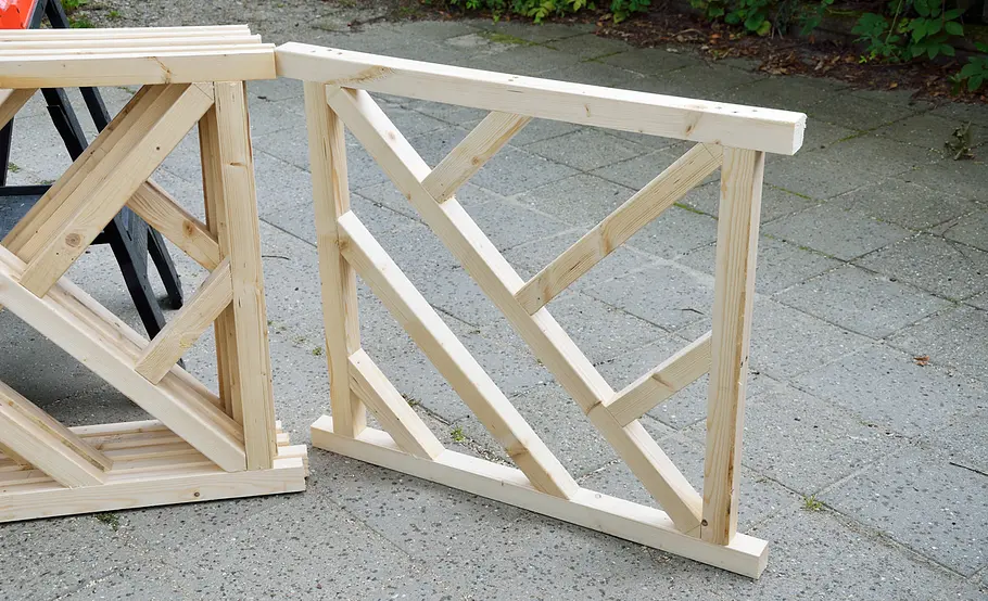 Luftige Pergola aus Holz selber bauen