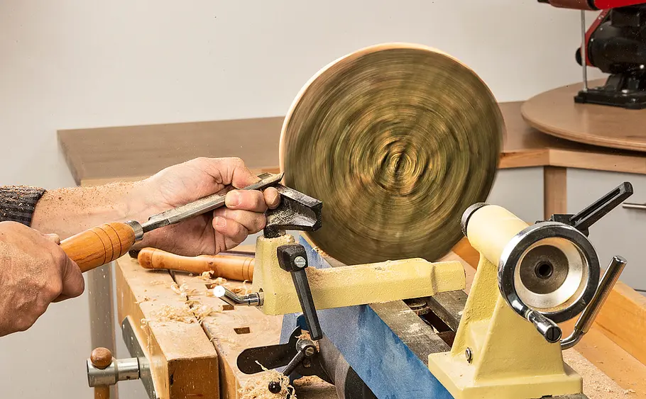 Anleitung: Holzschüssel aus Baumstamm drechseln