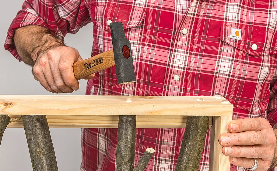 Garderobe aus Ästen selber bauen