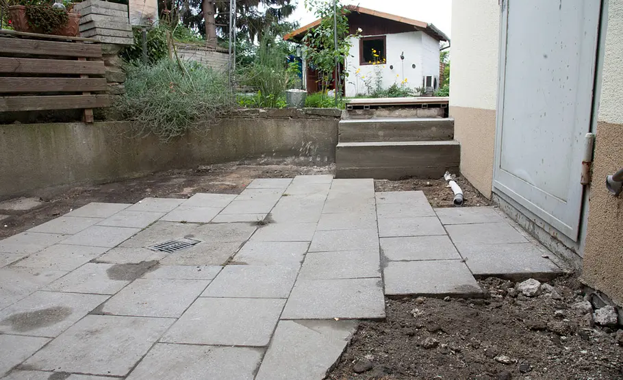 Pool-Umrandung