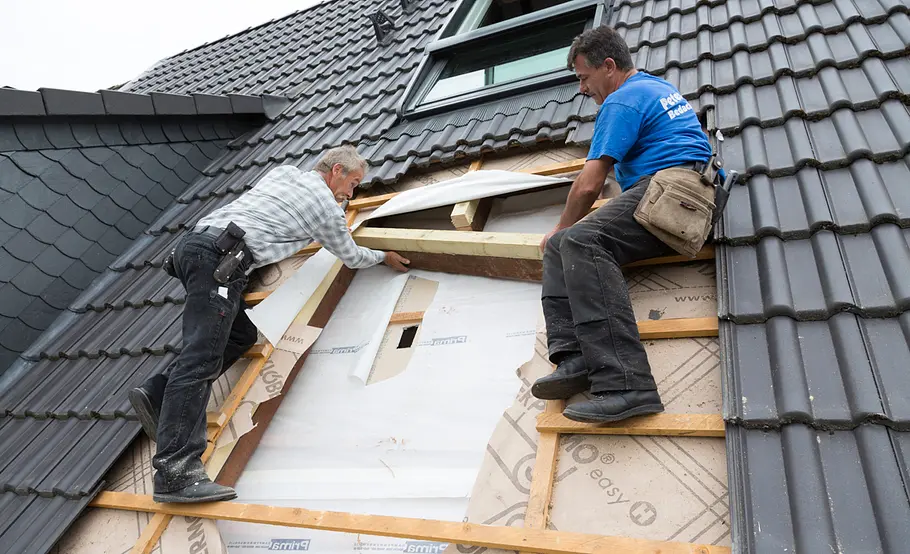 Velux Dachfenster mit Verdunkelungsrollo einbauen