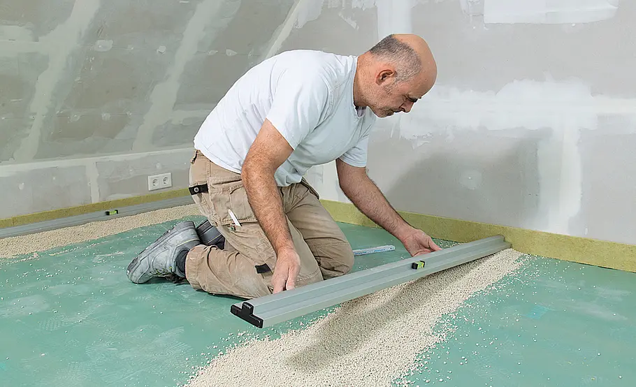 Trockenestrich auf Schüttung verlegen
