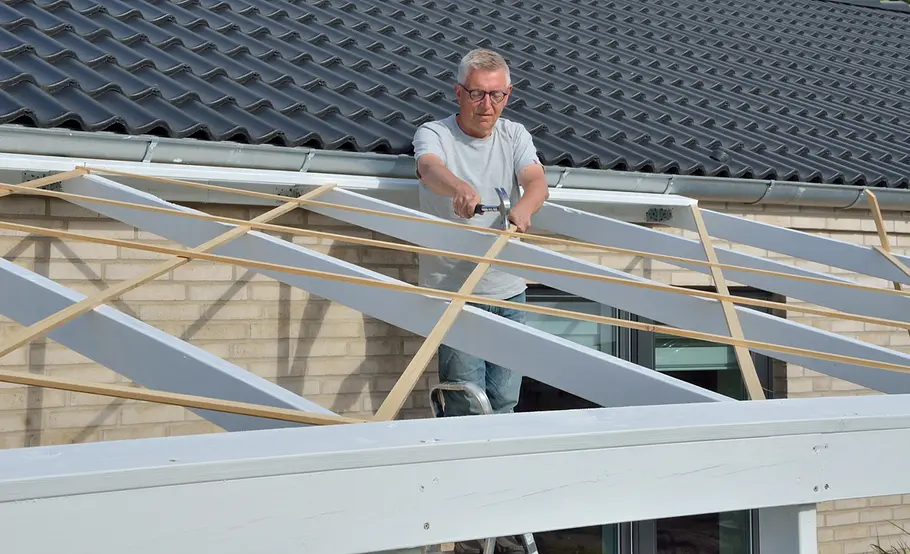 Luftige Pergola aus Holz selber bauen