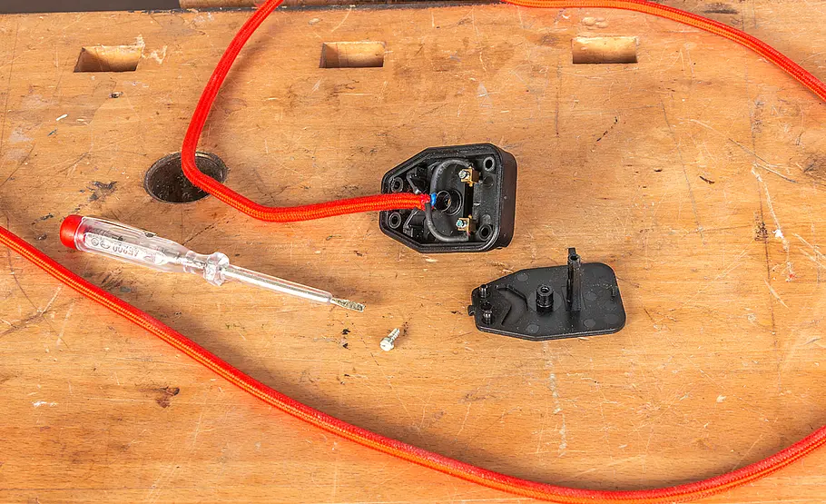 Leseleuchte mit Ablage selber bauen