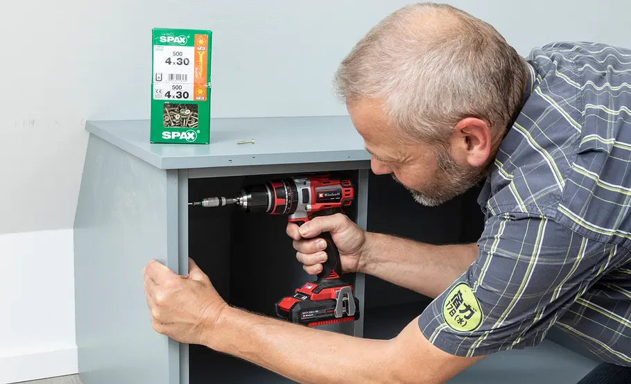 Dachschrägenschrank: Einbau