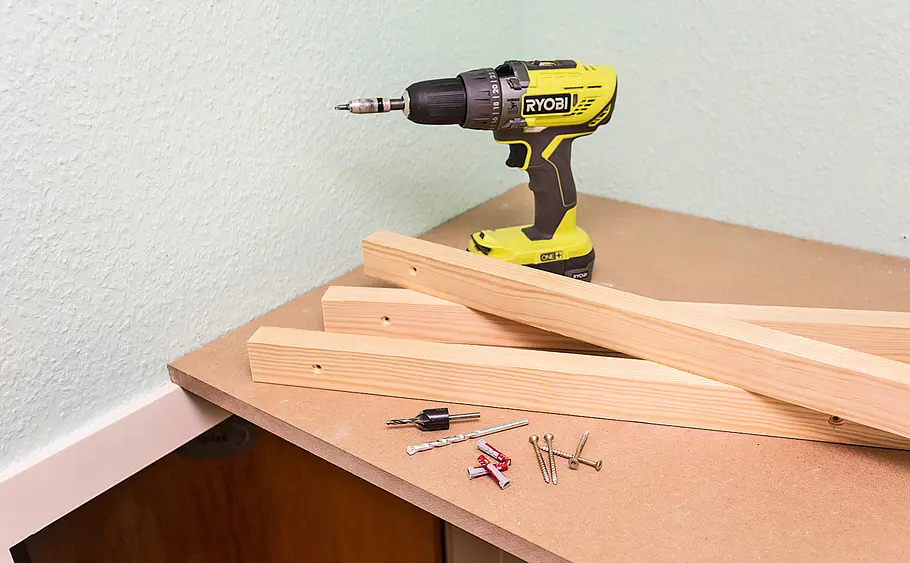 Schrank über Türrahmen bauen