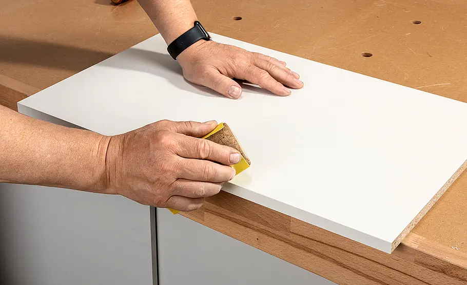 Kanten mit Schmelzkleber umleimen